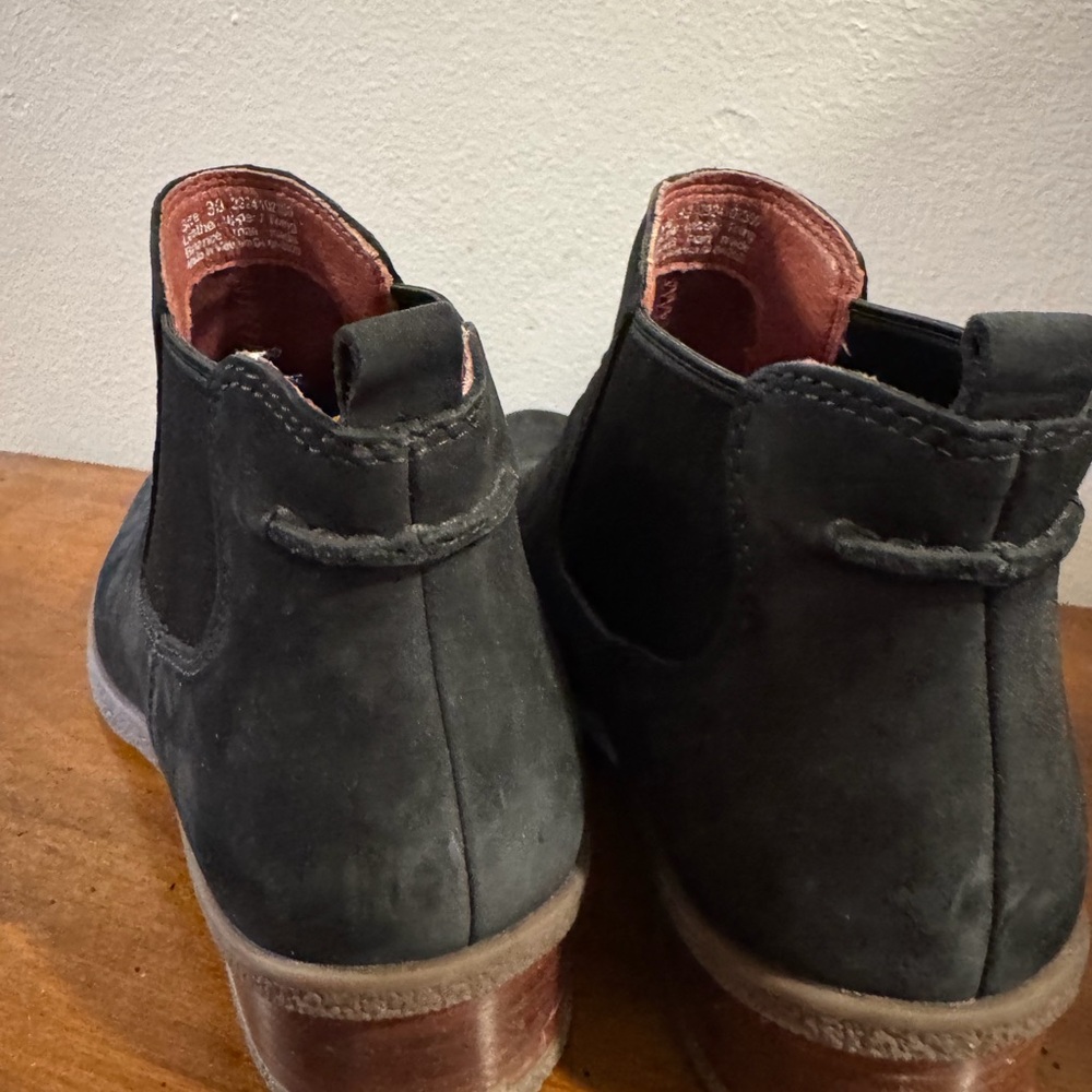 Women’s Dansko Black Suede Bootie 39